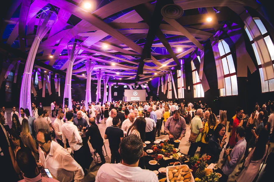 Mercedes-Benz lanza el nuevo CLA. La segunda generación del coupé compacto por excelencia de Mercedes. Una versión mejorada de su actual antecesor. Se trata de un coupé de cuatro puertas y cinco plazas de Mercedes, con un diseño completamente diferenciador. El vehículo, de estética deportiva por fuera, destaca en su interior de un extra de diseño, lujo y tecnología.