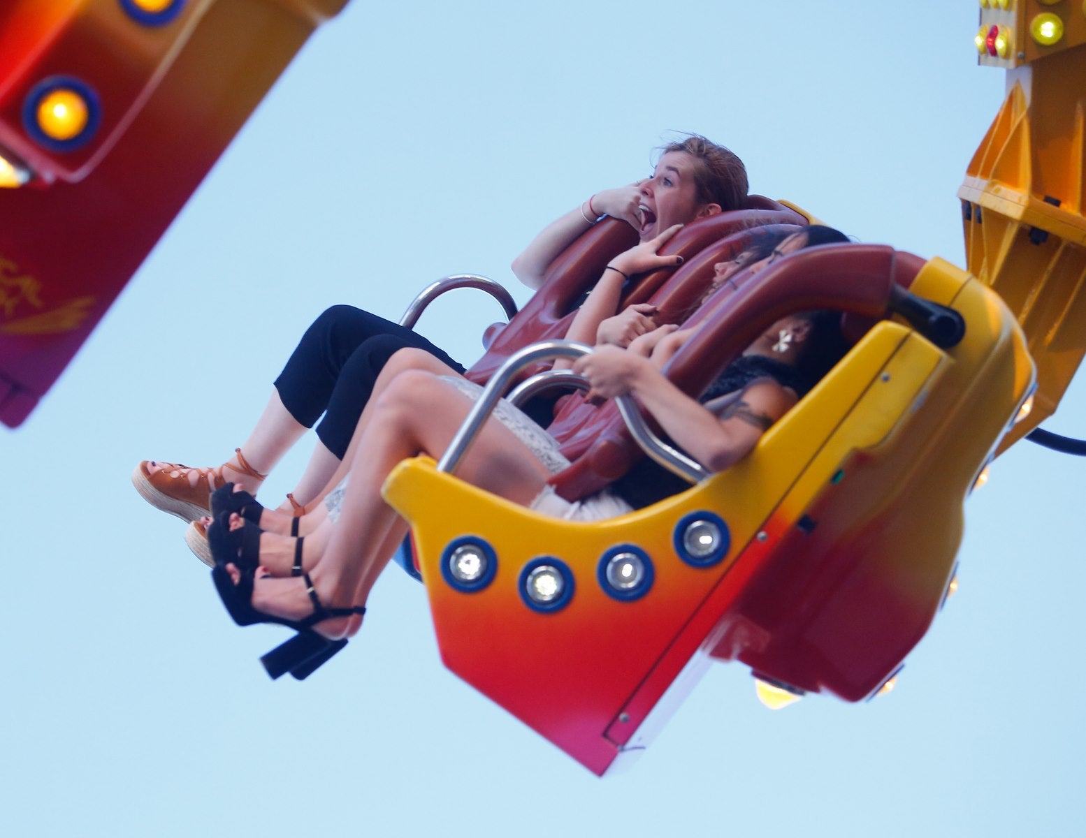 Fotos: Martes de columpios en el ferial