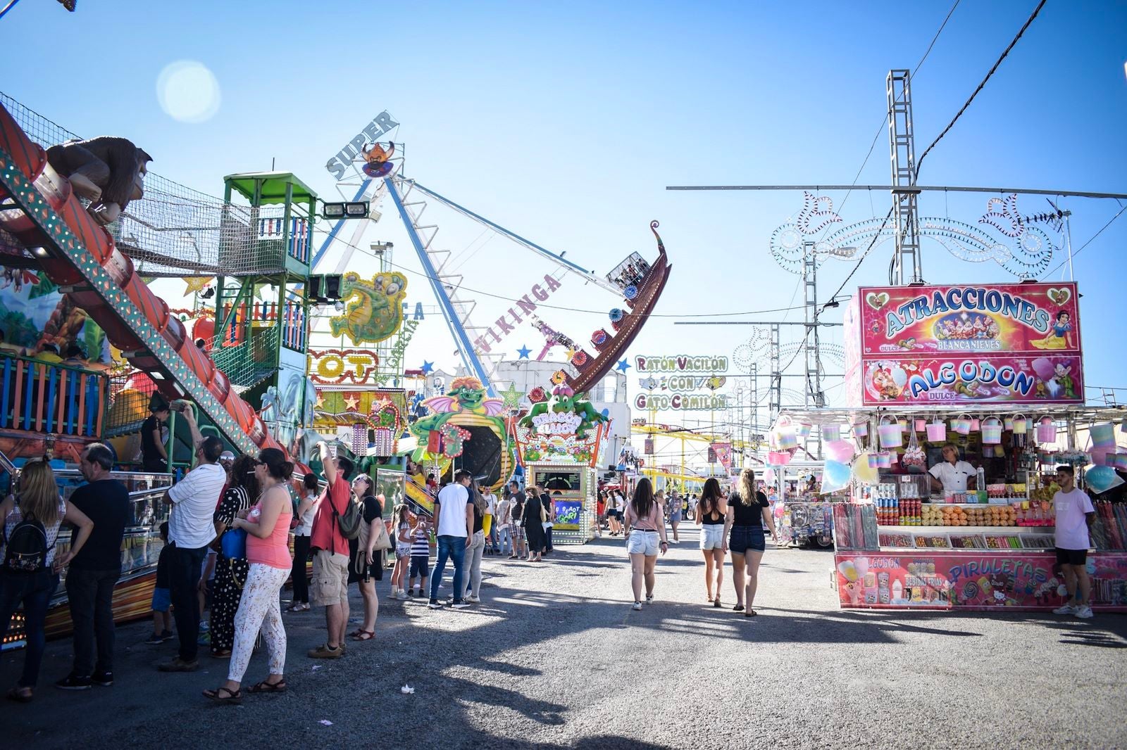 Fotos: Martes de columpios en el ferial