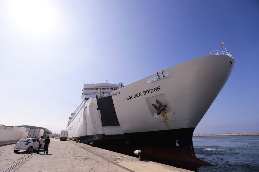 Aún no hay fecha para que el buque comience a realizar el trayecto con la ciudad autónoma