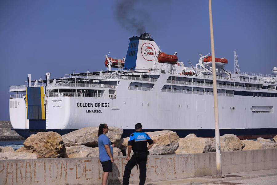 Aún no hay fecha para que el buque comience a realizar el trayecto con la ciudad autónoma