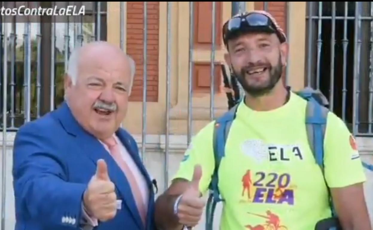 El consejero de Salud, Jesús Aguirre, junto a Miguel Ángel Palomino