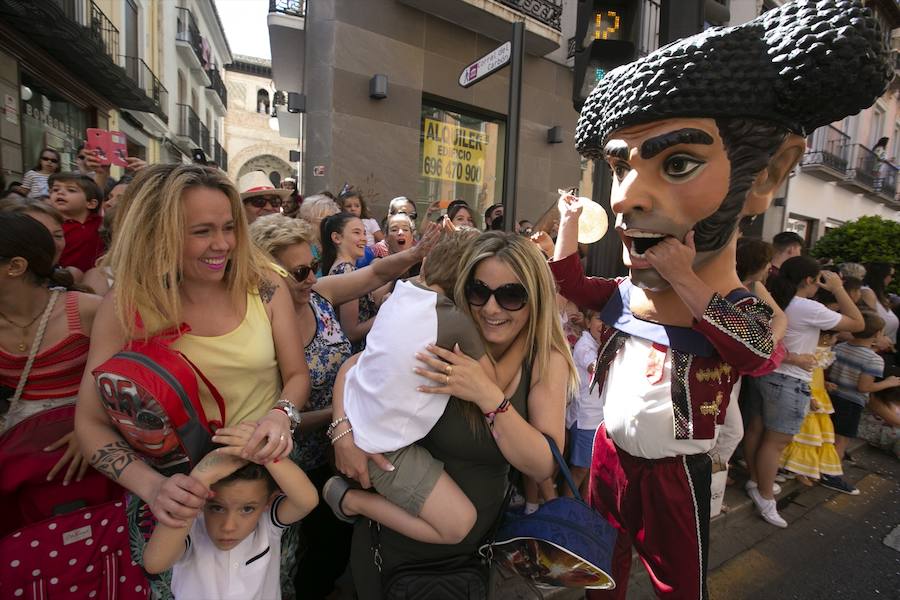 Te mostramos en imágenes cómo se ha vivido en el centro uno de los dìas grandes de la feria