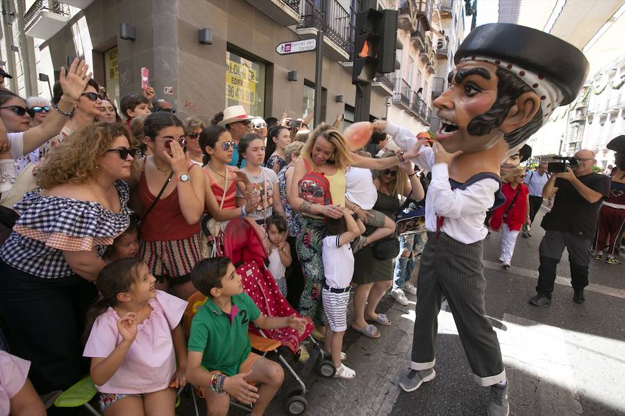 Te mostramos en imágenes cómo se ha vivido en el centro uno de los dìas grandes de la feria