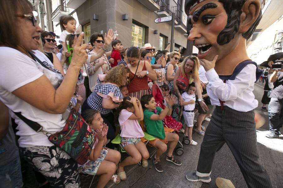 Te mostramos en imágenes cómo se ha vivido en el centro uno de los dìas grandes de la feria