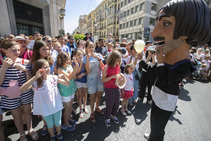 Te mostramos en imágenes cómo se ha vivido en el centro uno de los dìas grandes de la feria