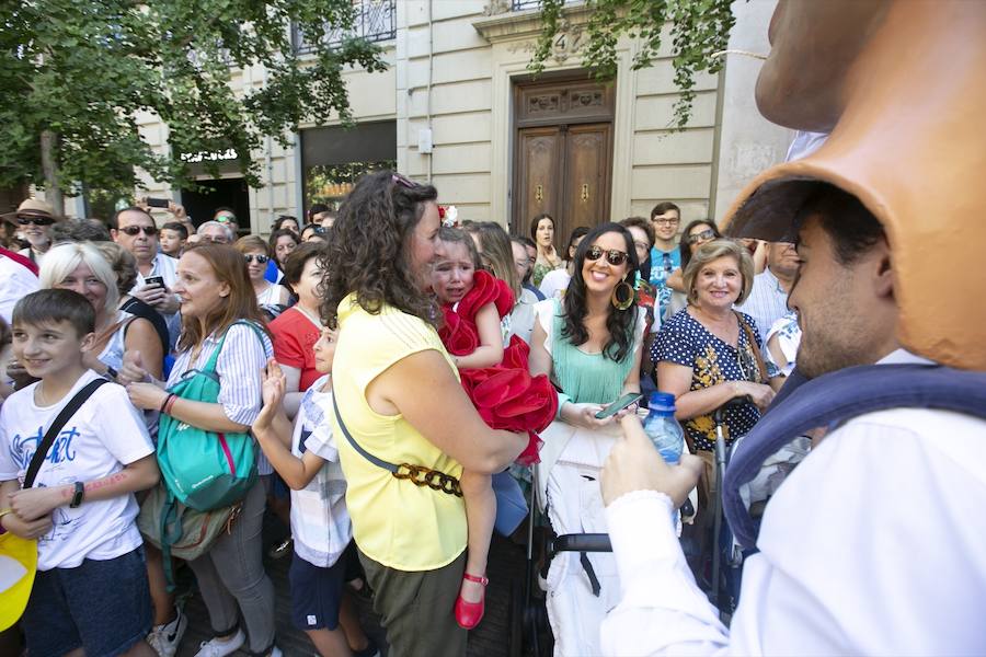 Te mostramos en imágenes cómo se ha vivido en el centro uno de los dìas grandes de la feria