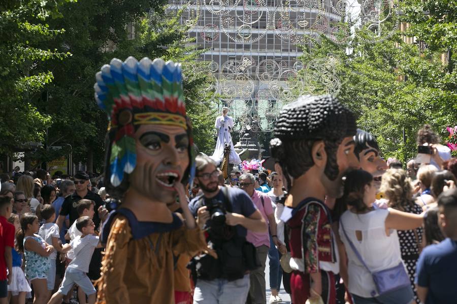 Te mostramos en imágenes cómo se ha vivido en el centro uno de los dìas grandes de la feria