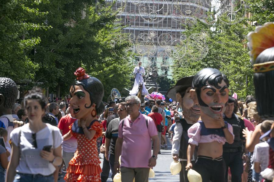 Te mostramos en imágenes cómo se ha vivido en el centro uno de los dìas grandes de la feria