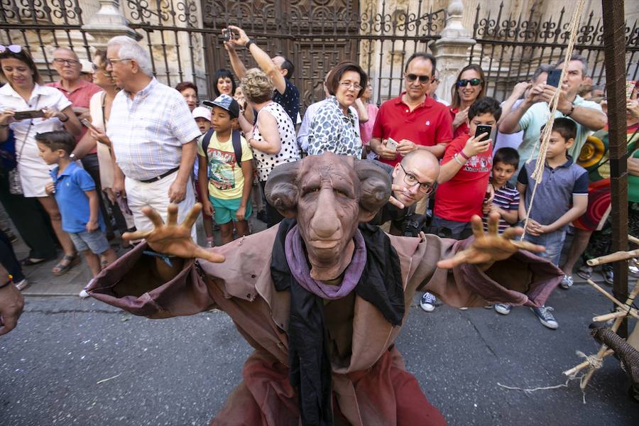 Te mostramos en imágenes cómo se ha vivido en el centro uno de los dìas grandes de la feria