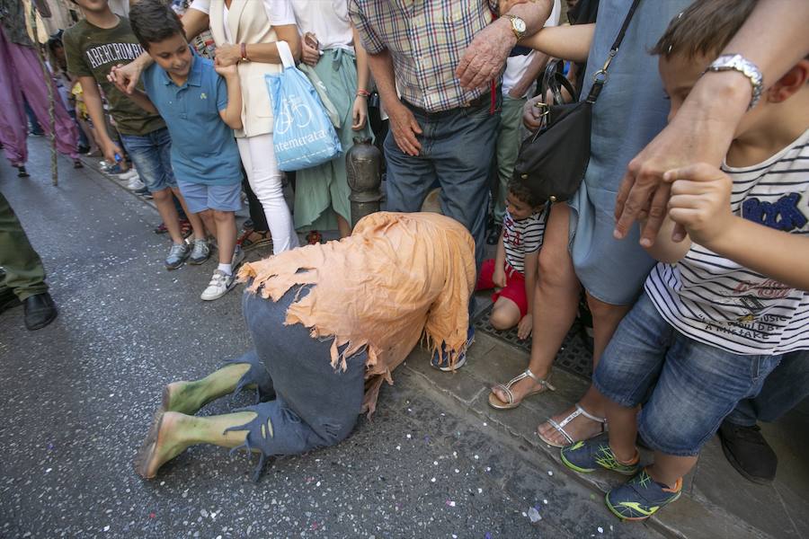 Te mostramos en imágenes cómo se ha vivido en el centro uno de los dìas grandes de la feria