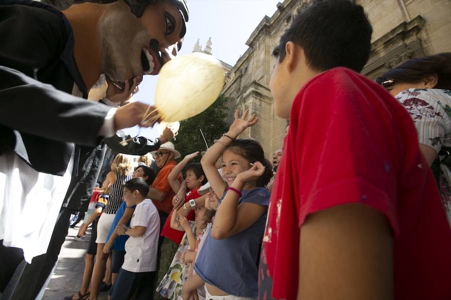 Te mostramos en imágenes cómo se ha vivido en el centro uno de los dìas grandes de la feria