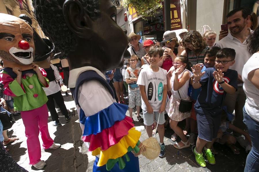 Te mostramos en imágenes cómo se ha vivido en el centro uno de los dìas grandes de la feria