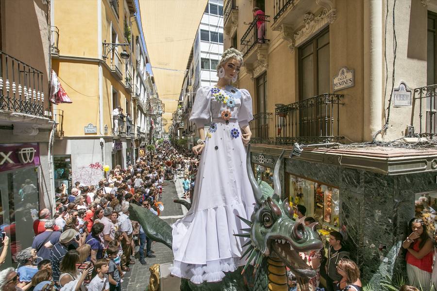 Te mostramos en imágenes cómo se ha vivido en el centro uno de los dìas grandes de la feria