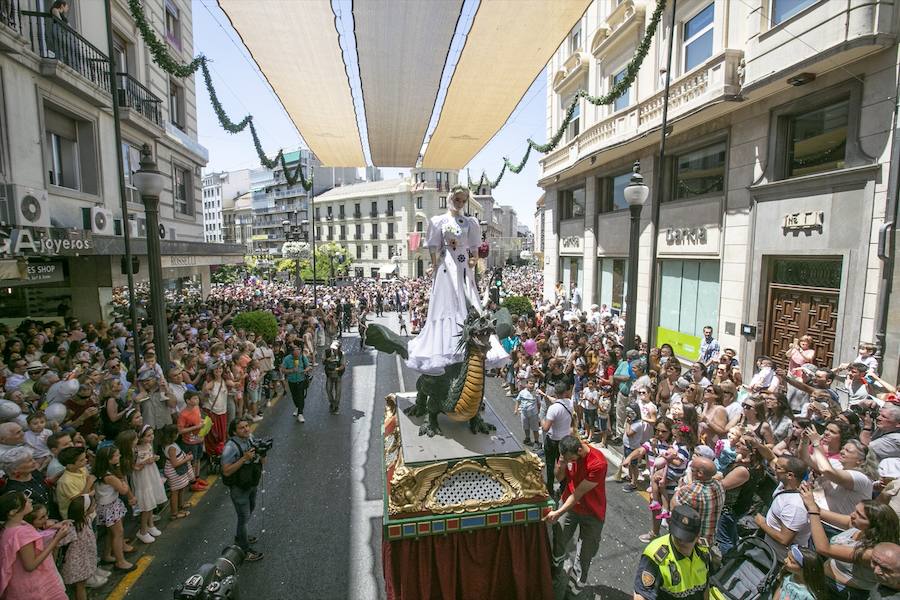 Te mostramos en imágenes cómo se ha vivido en el centro uno de los dìas grandes de la feria