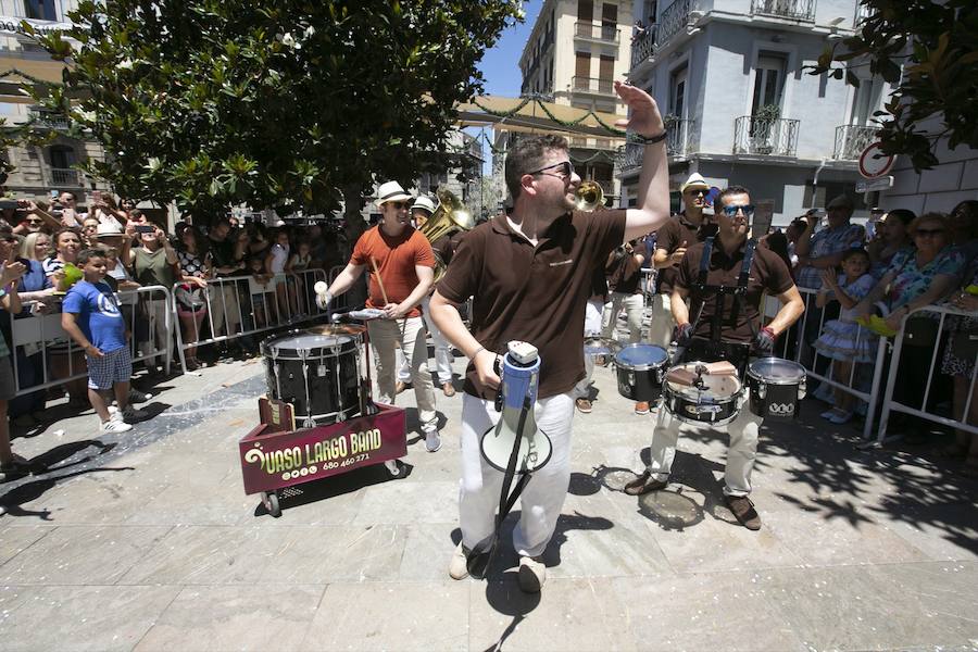 Te mostramos en imágenes cómo se ha vivido en el centro uno de los dìas grandes de la feria