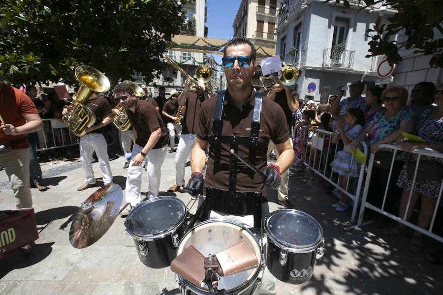 Te mostramos en imágenes cómo se ha vivido en el centro uno de los dìas grandes de la feria