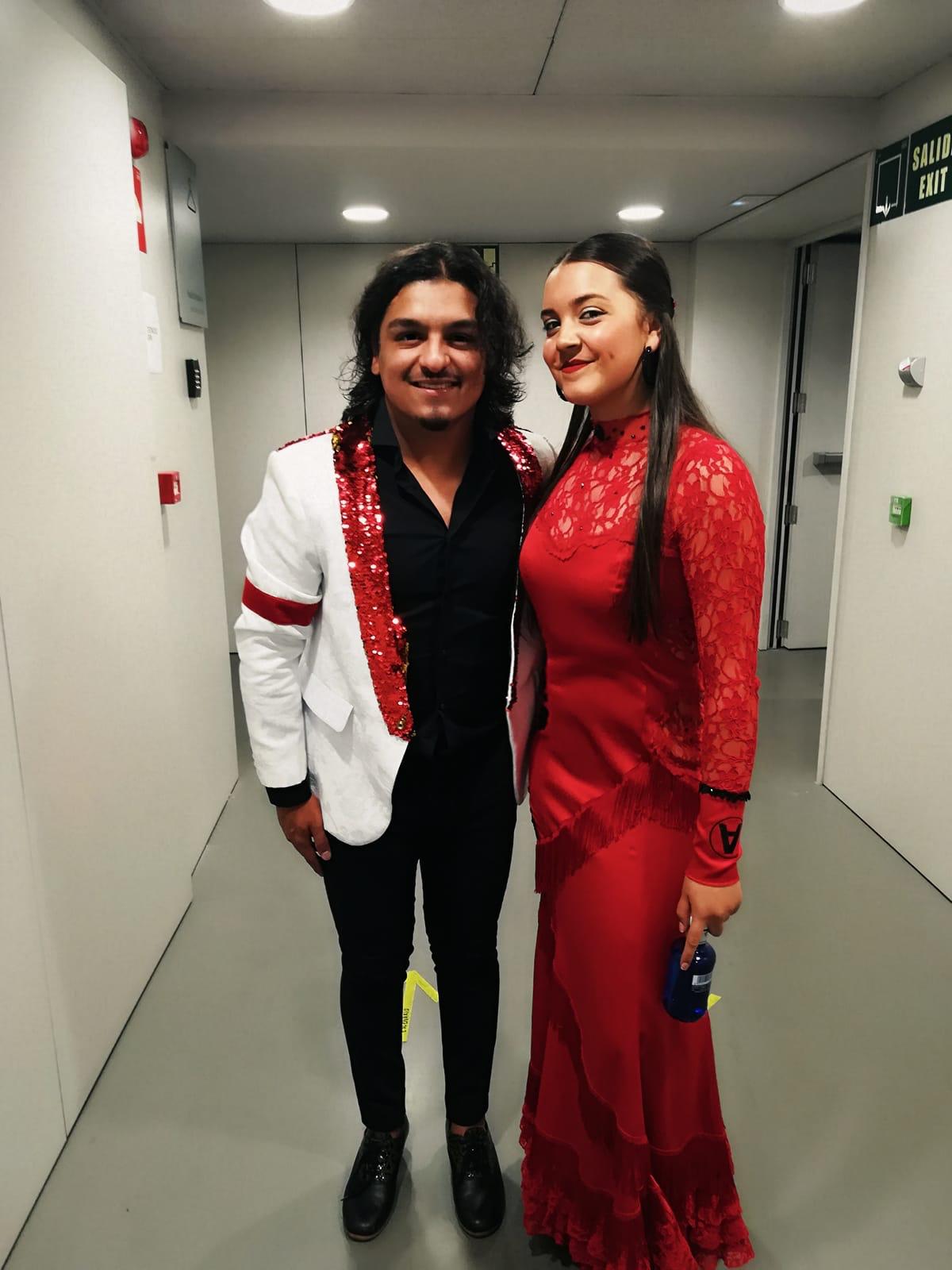 Fue el 12 de abril. Al llegar a casa, Sara se calzó las babuchas y se puso a bailar improvisadamente 'Te canto un son', que habla de Cádiz y de La Habana. Alejandro Sanz, rápidamente, colgó el vídeo de Sara 