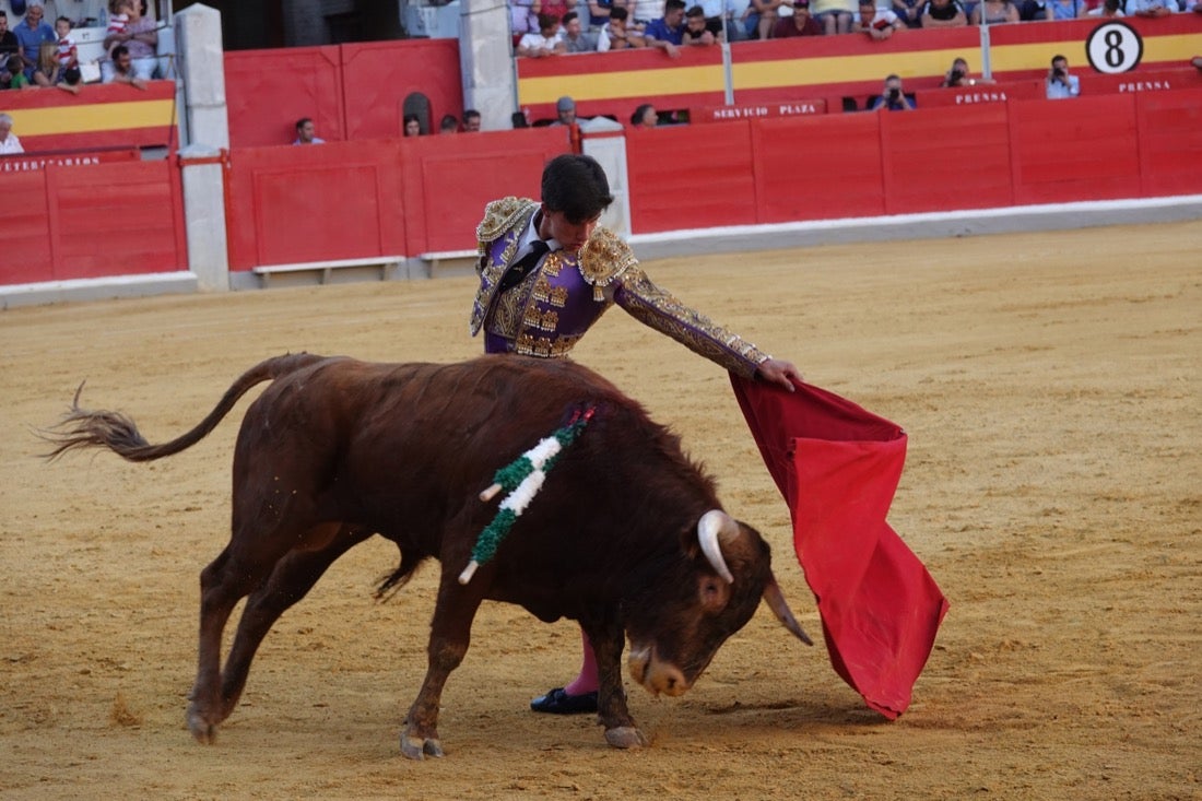 El novillero azteca, que cortó tres orejas, se impuso en la final a Alejandro Peñaranda y Miguel Polope