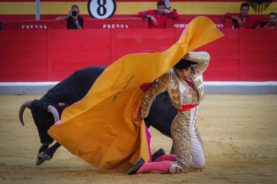 El novillero azteca, que cortó tres orejas, se impuso en la final a Alejandro Peñaranda y Miguel Polope