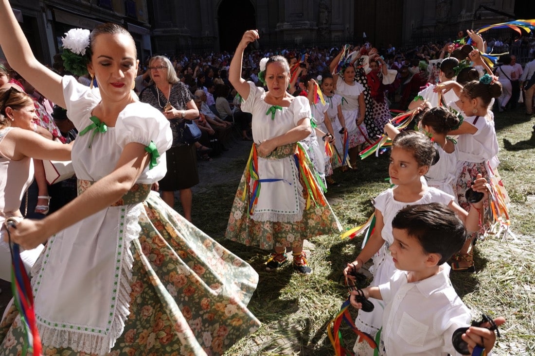 Si has estado en la Plaza de las Pasiegas, búscate en nuestra galería