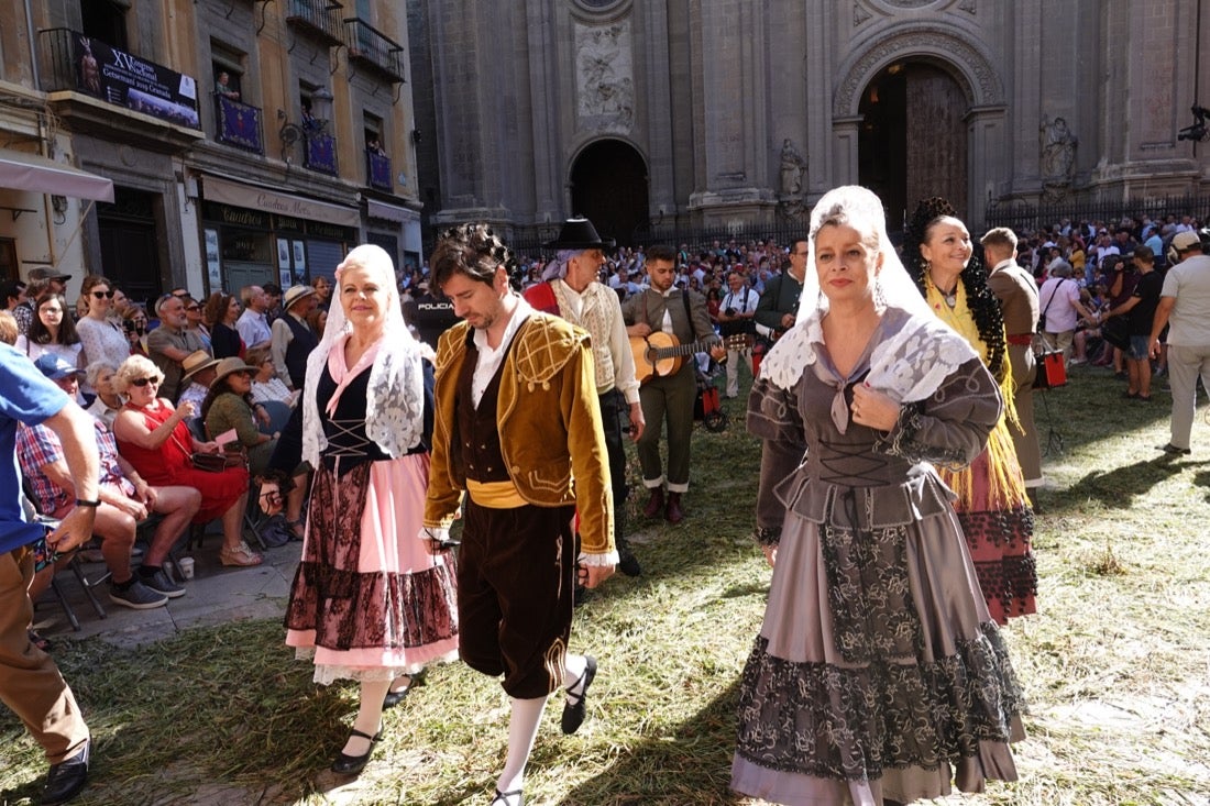 Si has estado en la Plaza de las Pasiegas, búscate en nuestra galería