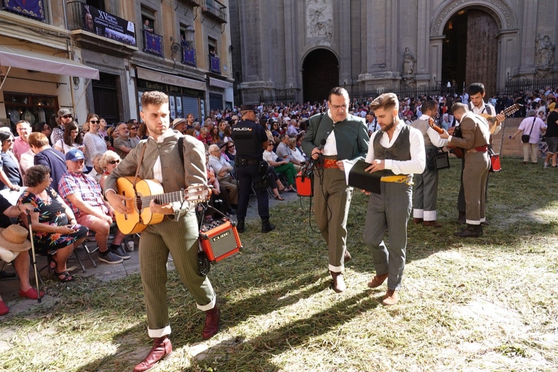 Si has estado en la Plaza de las Pasiegas, búscate en nuestra galería