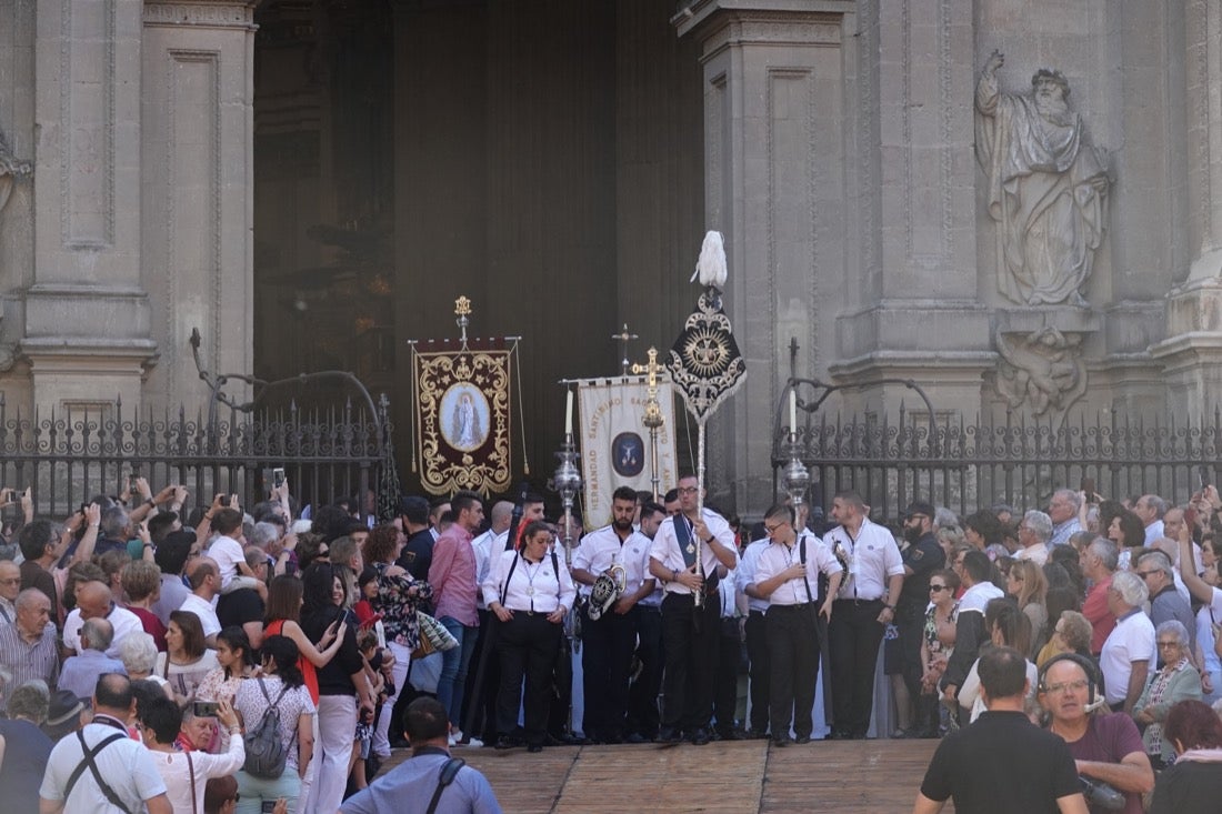 Si has estado en la Plaza de las Pasiegas, búscate en nuestra galería