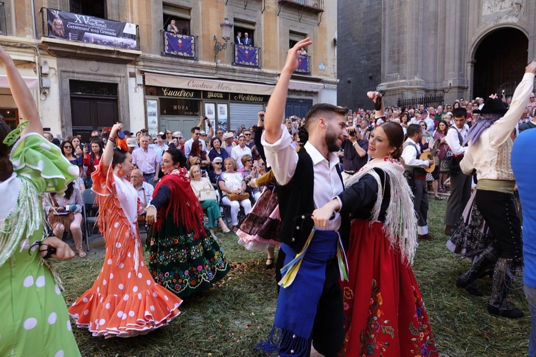 Si has estado en la Plaza de las Pasiegas, búscate en nuestra galería