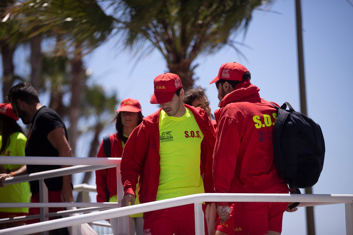 El servicio estará en funcionamiento hasta el 9 de septiembre, con horario de 12 del mediodía a 8 de la tarde y contará con 31 socorristas, entre ellos, 1 coordinador, 4 encargados de puestos de socorro y 4 patrones de embarcaciones