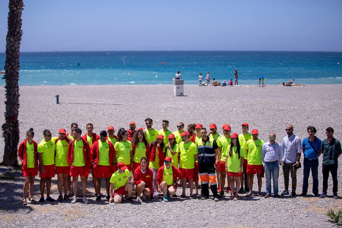 El servicio estará en funcionamiento hasta el 9 de septiembre, con horario de 12 del mediodía a 8 de la tarde y contará con 31 socorristas, entre ellos, 1 coordinador, 4 encargados de puestos de socorro y 4 patrones de embarcaciones