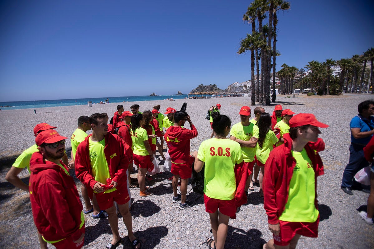 El servicio estará en funcionamiento hasta el 9 de septiembre, con horario de 12 del mediodía a 8 de la tarde y contará con 31 socorristas, entre ellos, 1 coordinador, 4 encargados de puestos de socorro y 4 patrones de embarcaciones