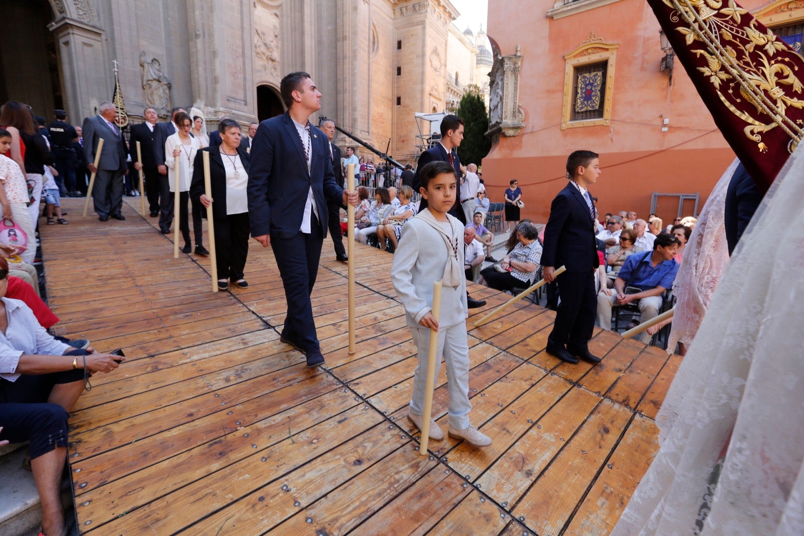 La plaza de las Pasiegas, abarrotada para recibir al Corpus Christi