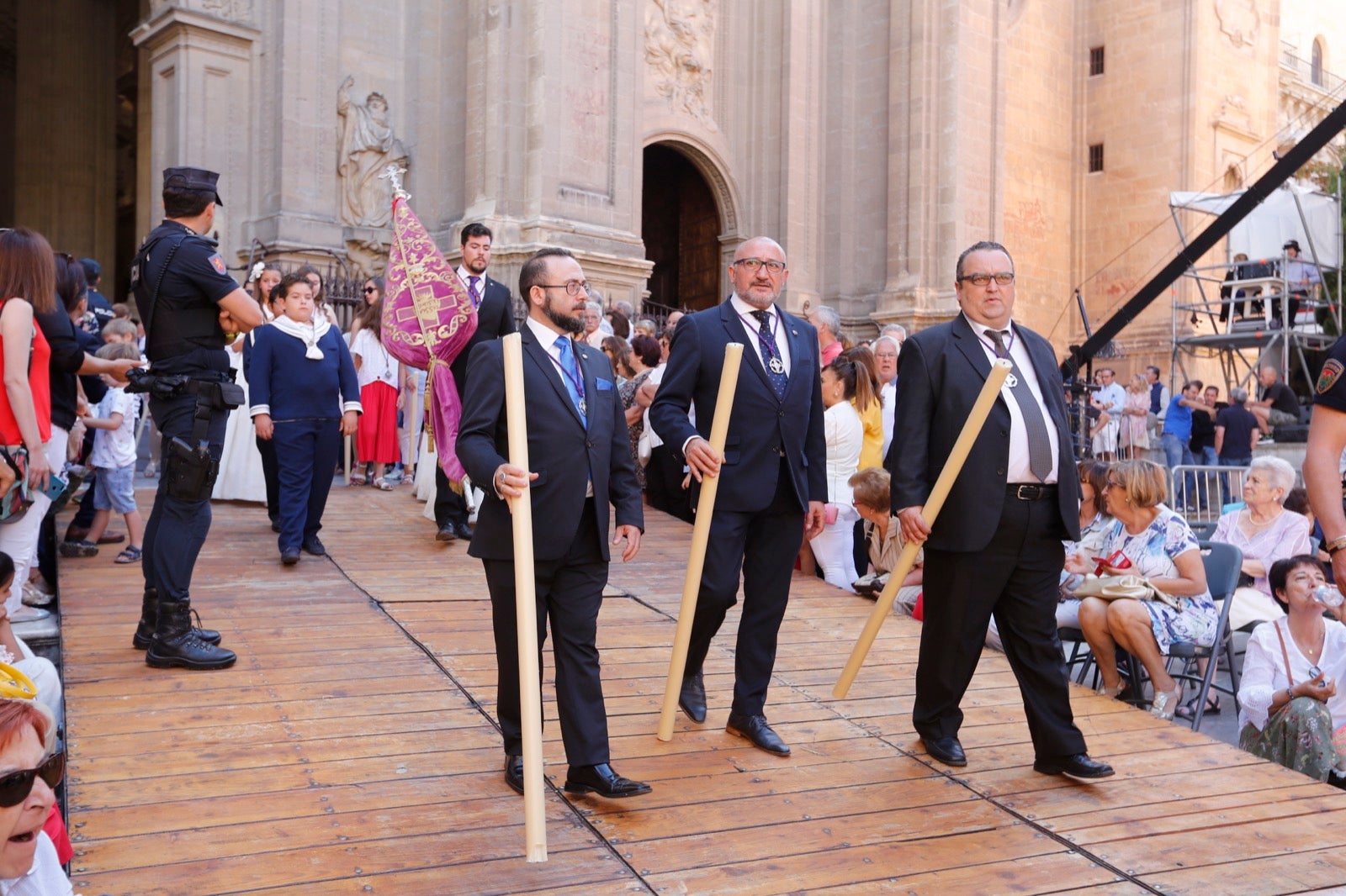 La plaza de las Pasiegas, abarrotada para recibir al Corpus Christi