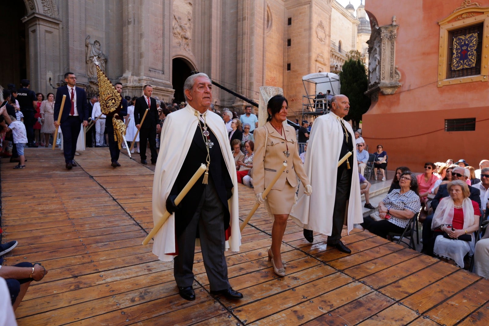 La plaza de las Pasiegas, abarrotada para recibir al Corpus Christi