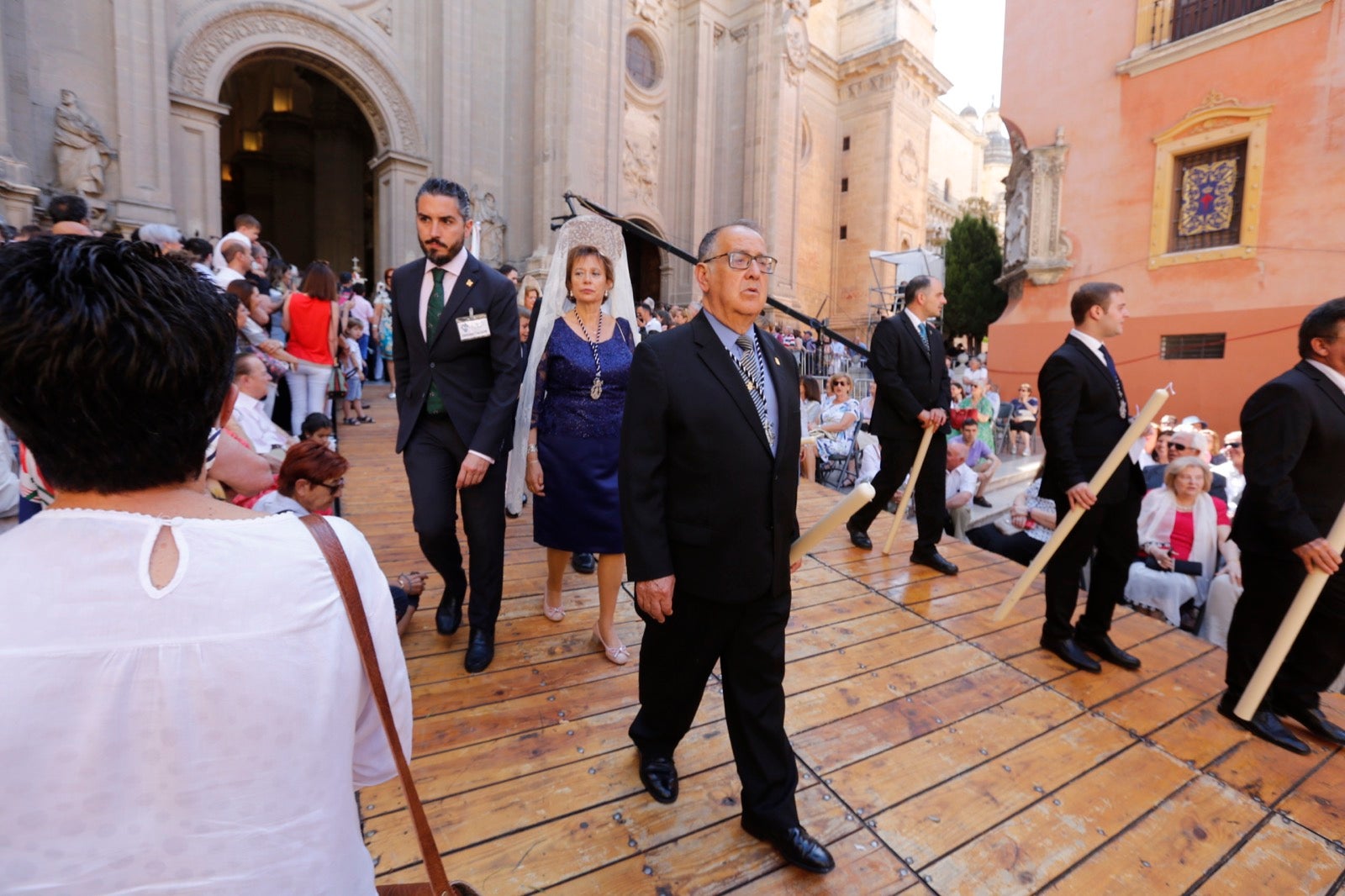 La plaza de las Pasiegas, abarrotada para recibir al Corpus Christi