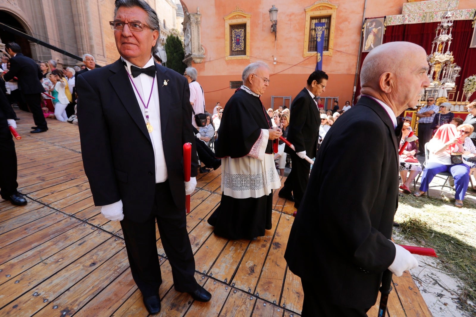 La plaza de las Pasiegas, abarrotada para recibir al Corpus Christi