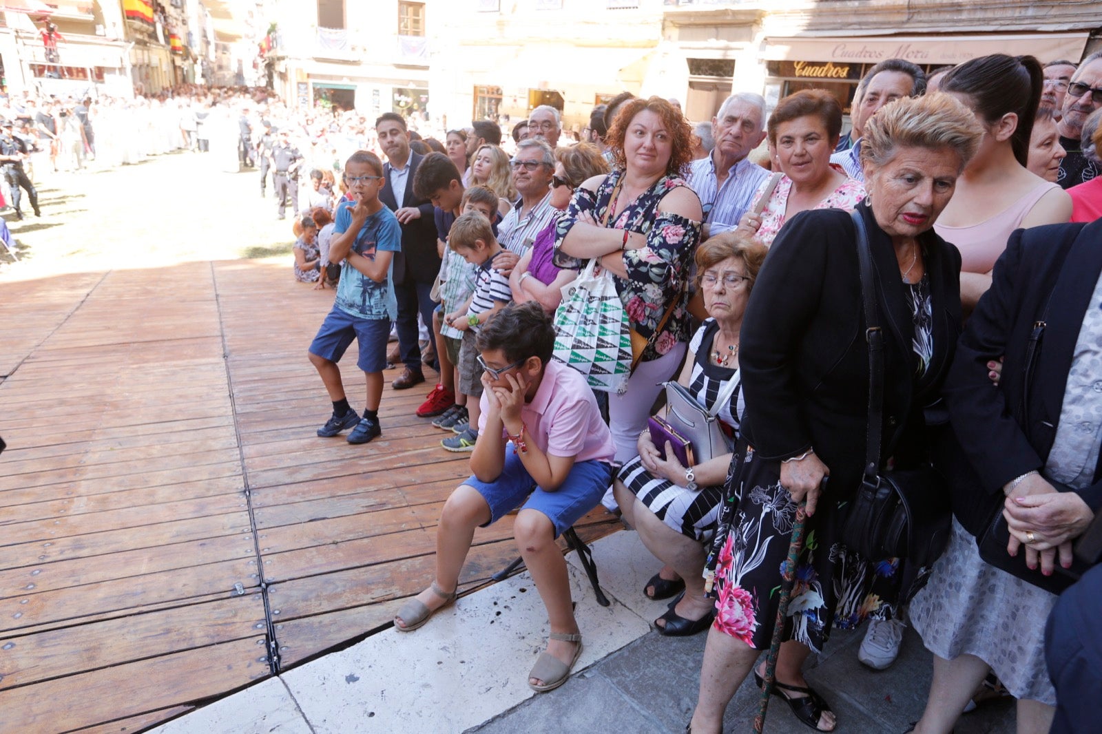 La plaza de las Pasiegas, abarrotada para recibir al Corpus Christi