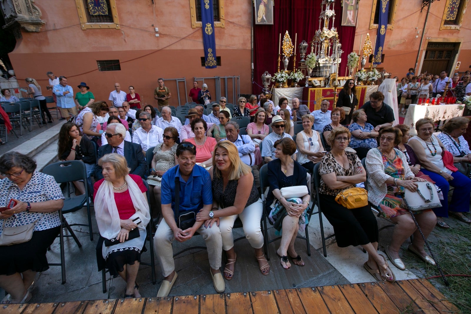 La plaza de las Pasiegas, abarrotada para recibir al Corpus Christi