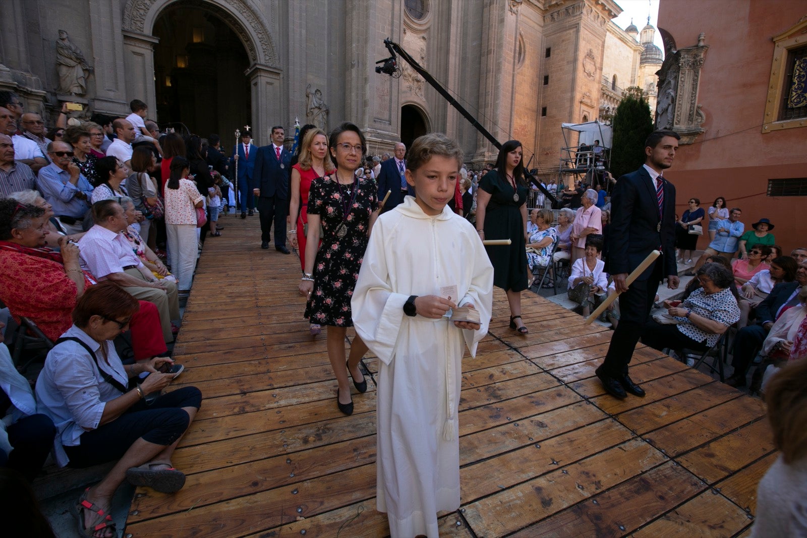 La plaza de las Pasiegas, abarrotada para recibir al Corpus Christi