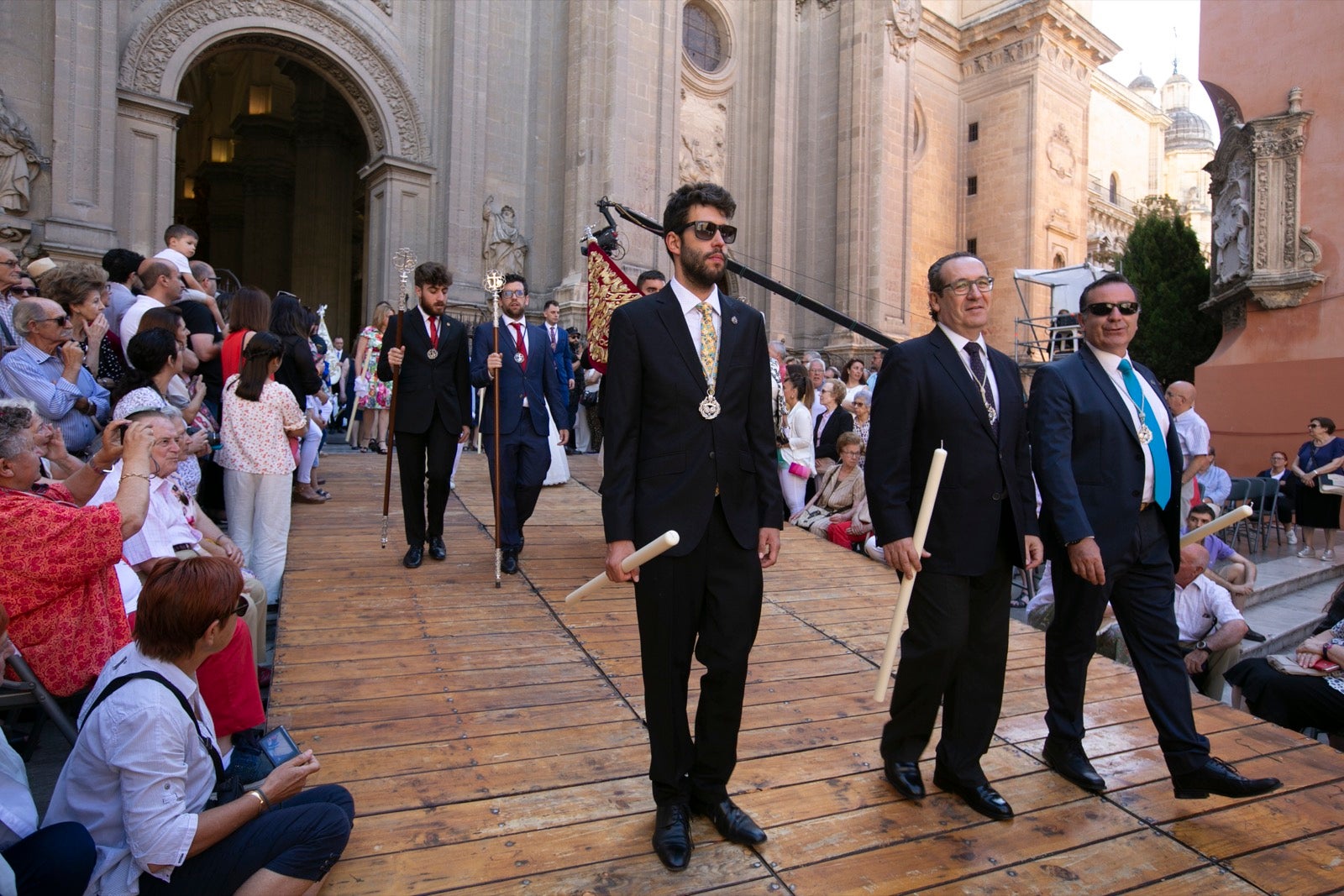 La plaza de las Pasiegas, abarrotada para recibir al Corpus Christi