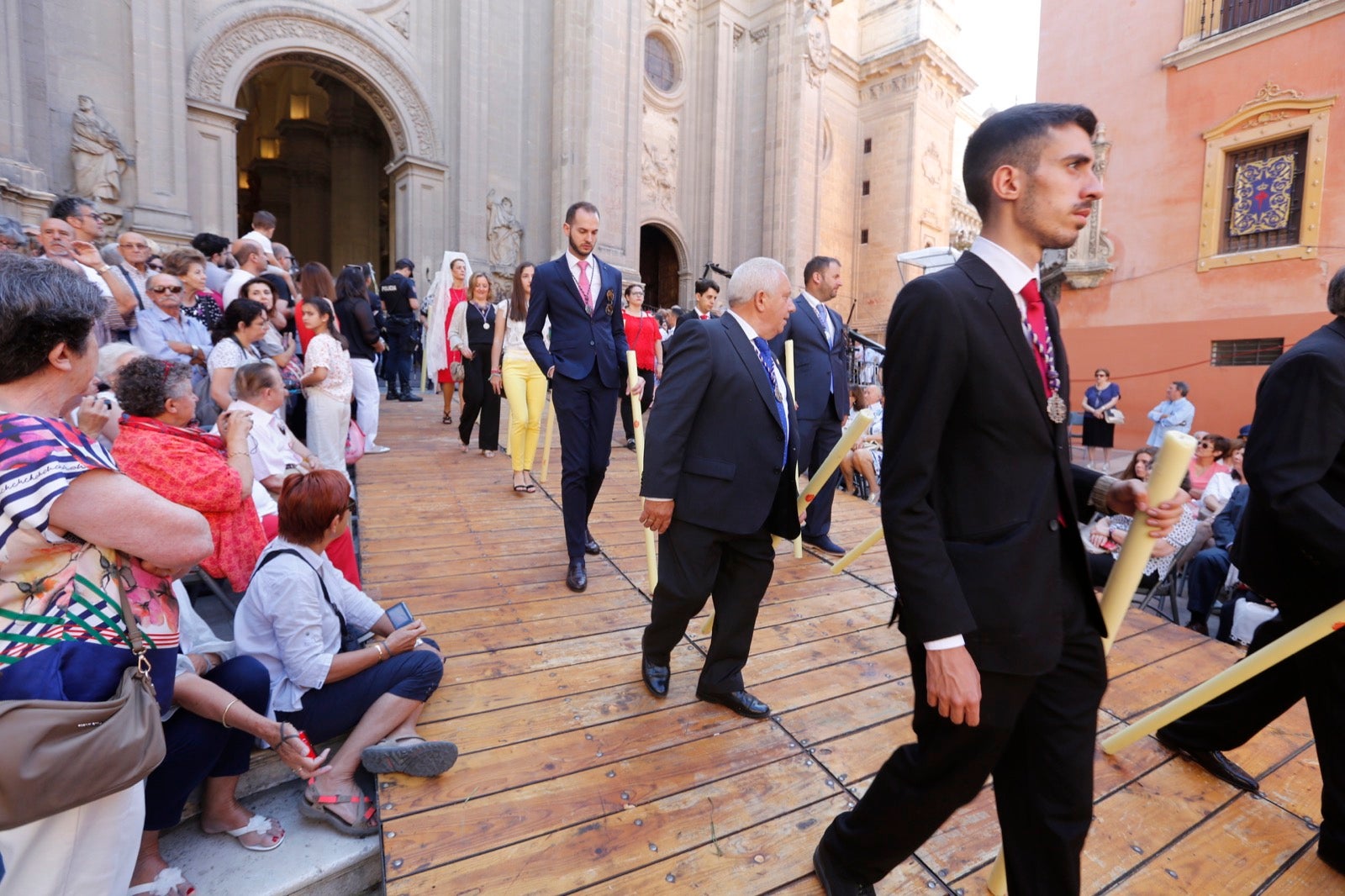 La plaza de las Pasiegas, abarrotada para recibir al Corpus Christi