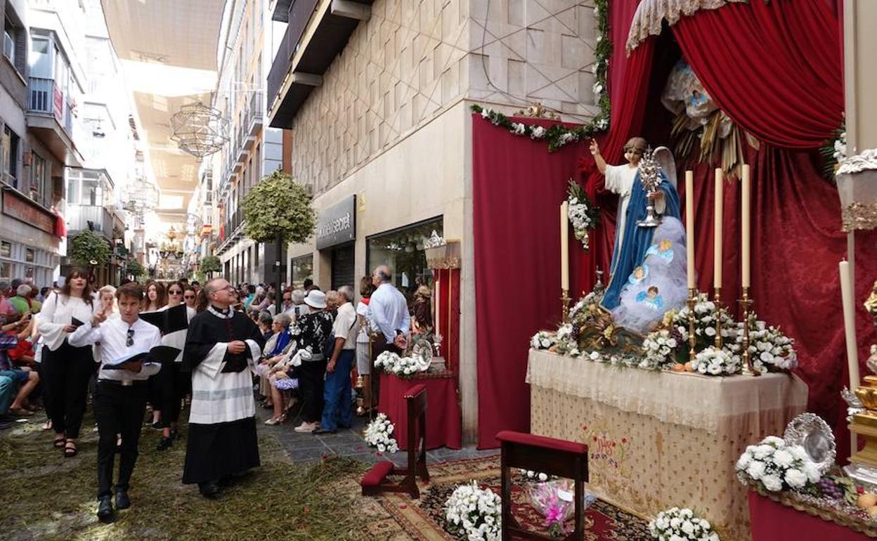 Altar en la calle Mesones