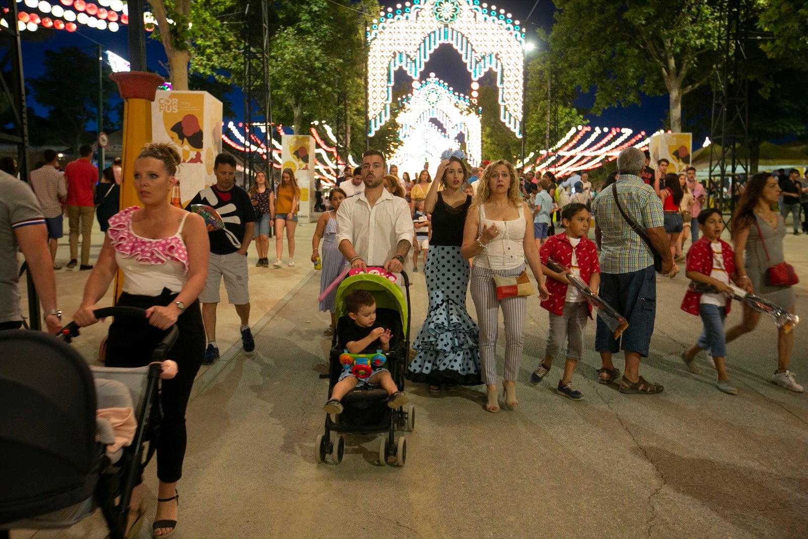 El festivo de la feria de Granada se hizo sentir en el recinto de Almanjáyar