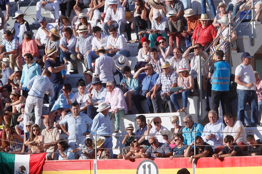 Fueron muchos los que acudieron a la plaza de toros de la ciudad este jueves