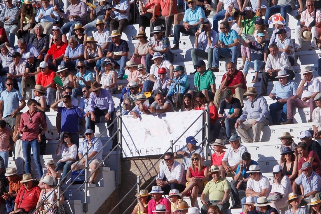 Fueron muchos los que acudieron a la plaza de toros de la ciudad este jueves