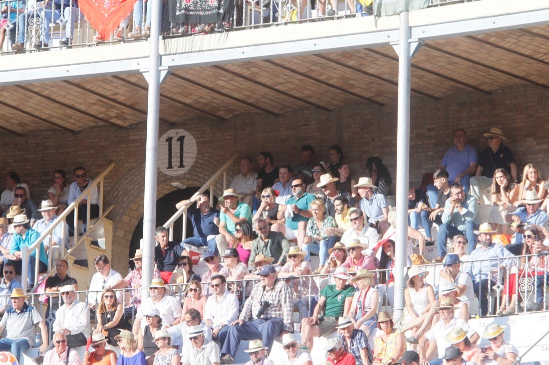 Fueron muchos los que acudieron a la plaza de toros de la ciudad este jueves