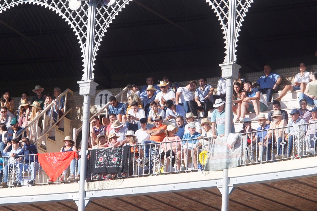 Fueron muchos los que acudieron a la plaza de toros de la ciudad este jueves