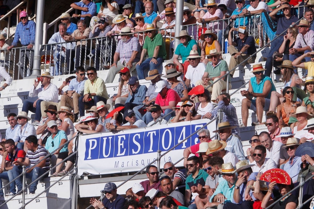 Fueron muchos los que acudieron a la plaza de toros de la ciudad este jueves