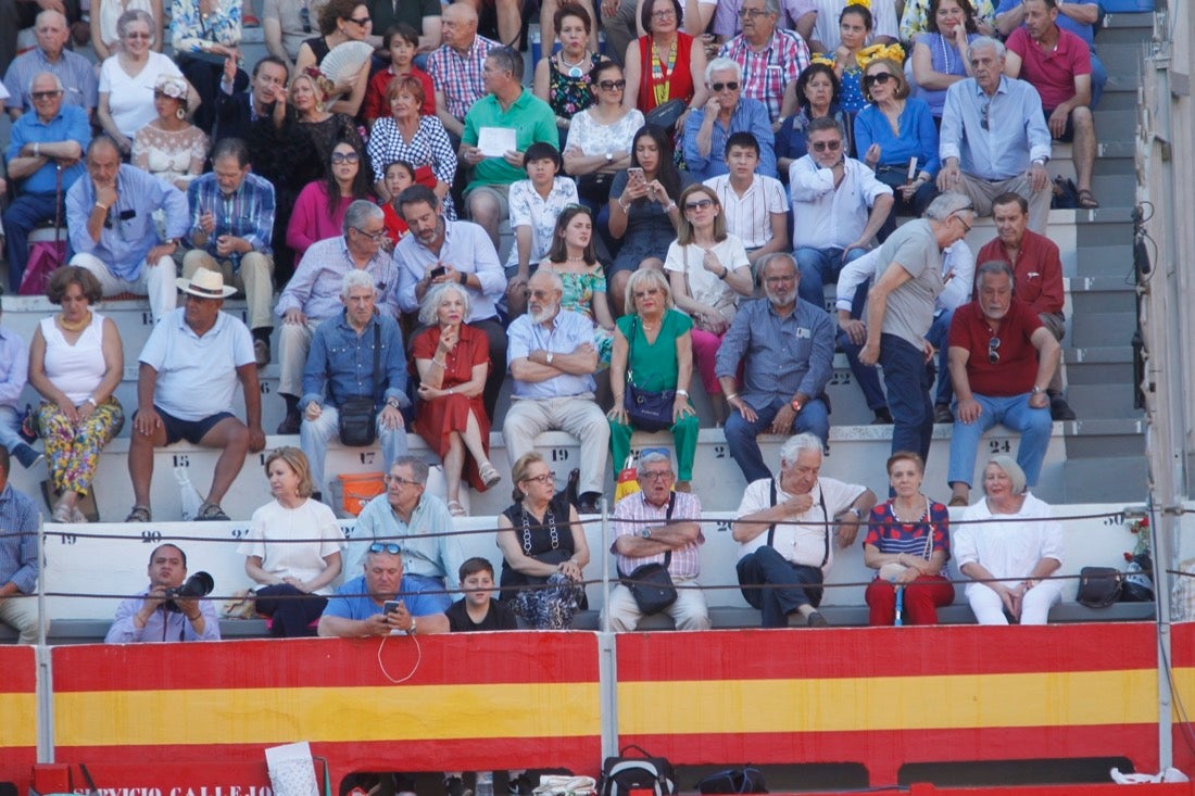 Fueron muchos los que acudieron a la plaza de toros de la ciudad este jueves